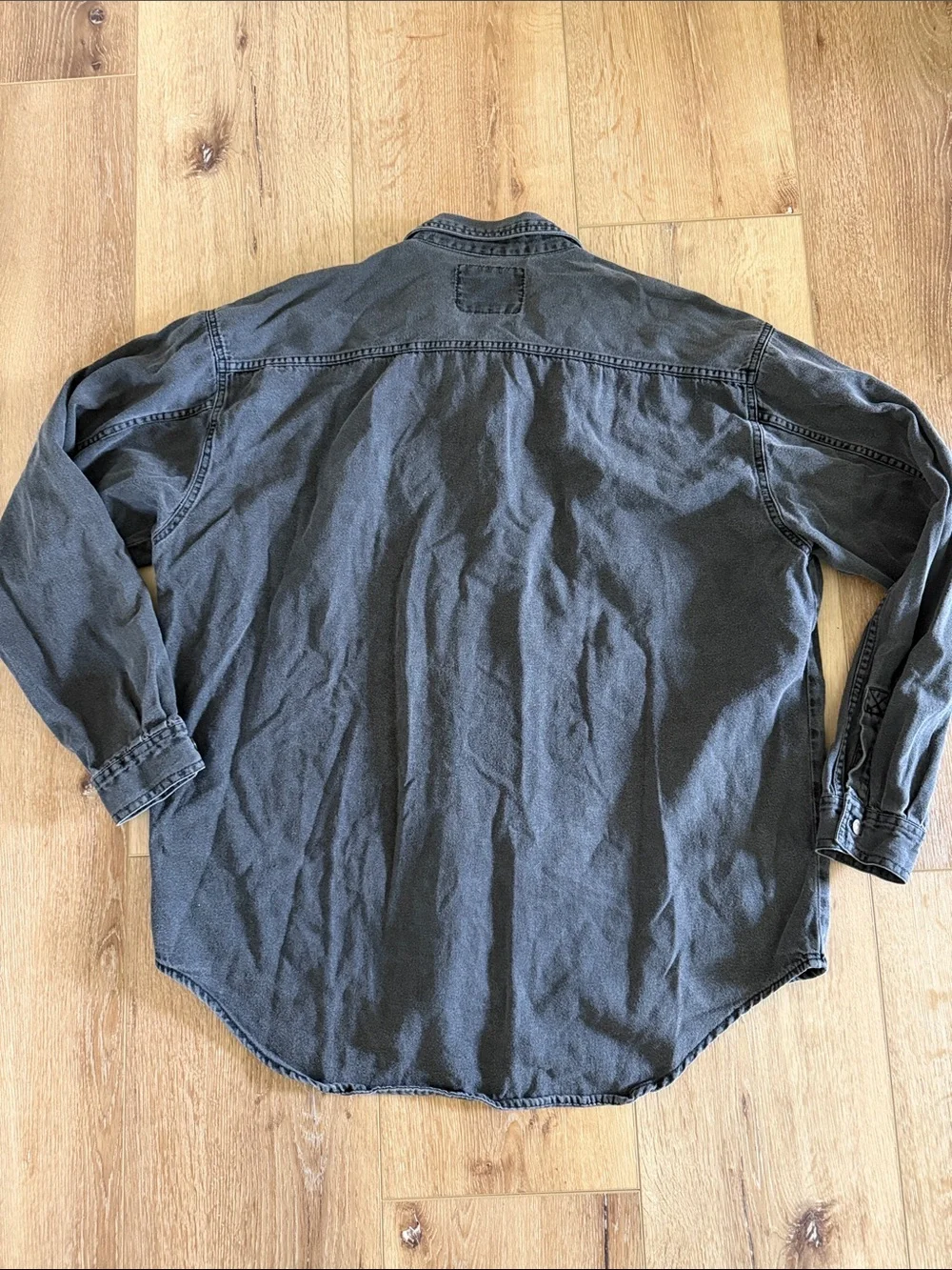 Levi’s | Faded Black Denim | Button Down | size XL - Picture 4 of 4